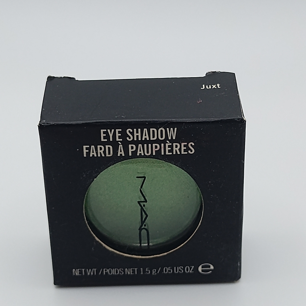 Brilliant green MAC Cosmetics eyeshadow